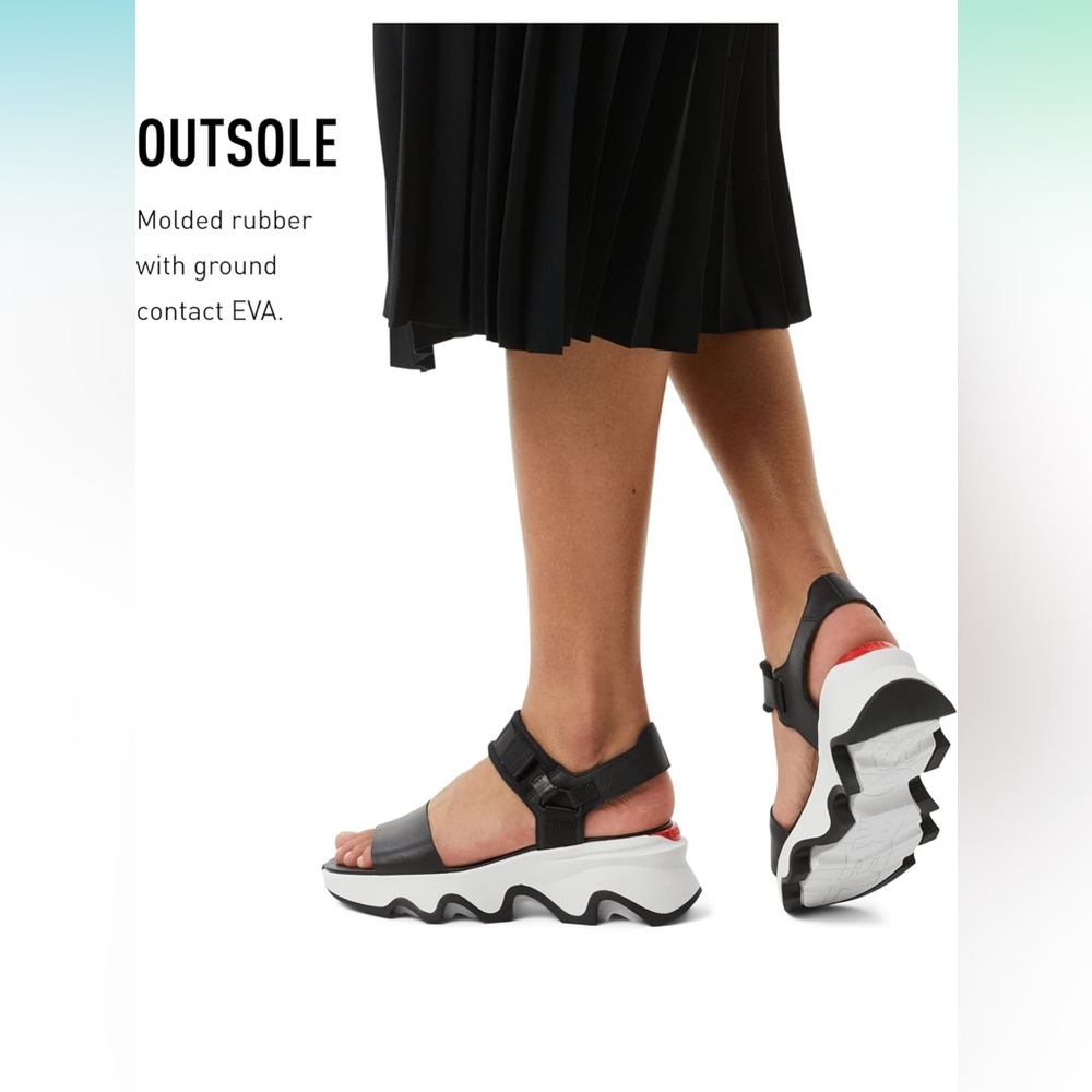 Sorel Kinetic Black Sandals Chunky Platform Sole.